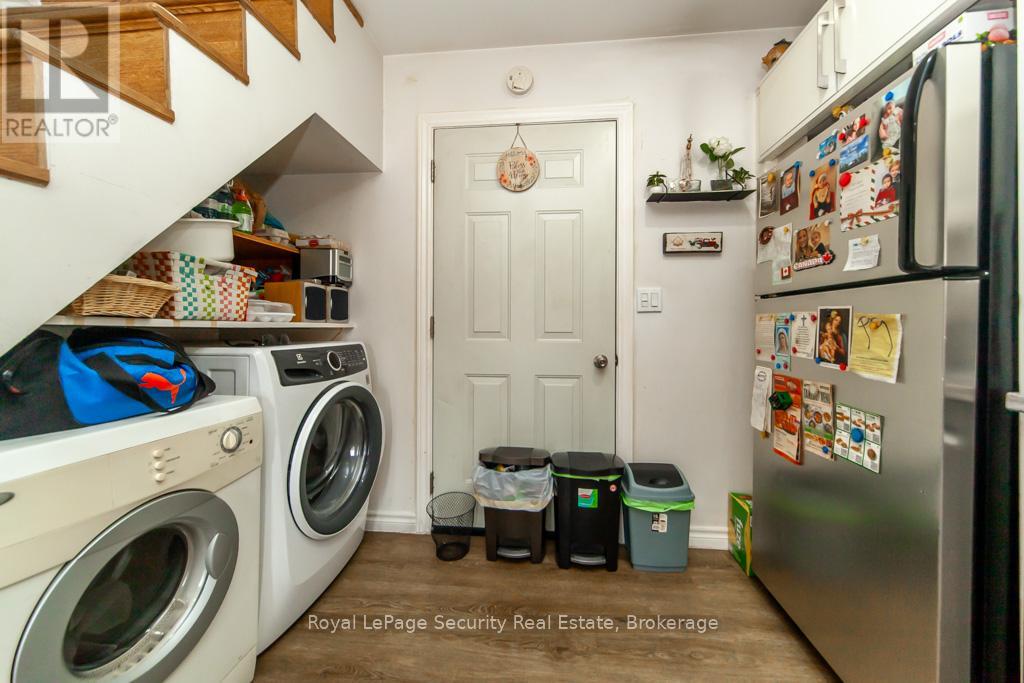 44 Woodgate Drive, Toronto, Ontario  M6N 4W3 - Photo 26 - W12256210