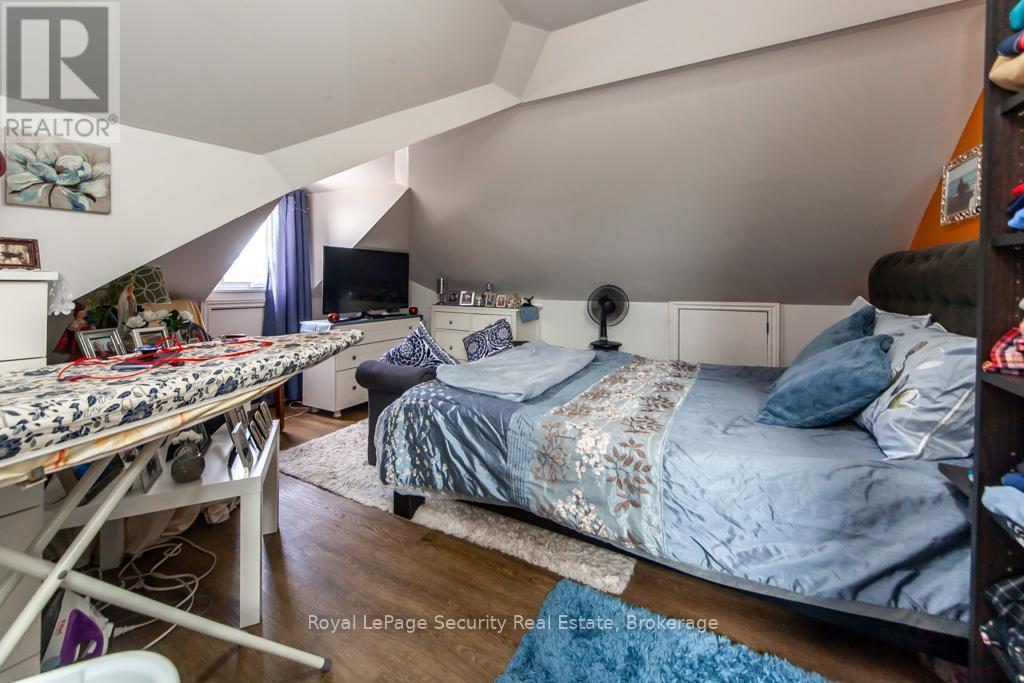 44 Woodgate Drive, Toronto, Ontario  M6N 4W3 - Photo 30 - W12256210