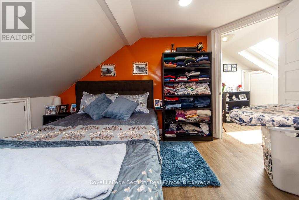 44 Woodgate Drive, Toronto, Ontario  M6N 4W3 - Photo 31 - W12256210