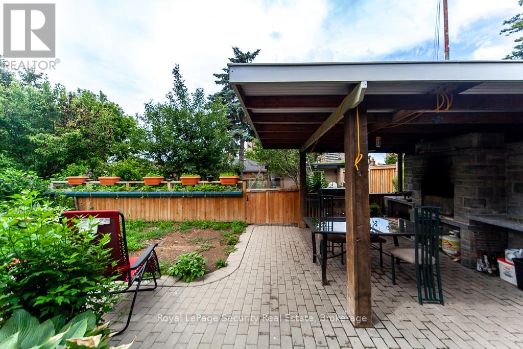 44 Woodgate Drive, Toronto, Ontario  M6N 4W3 - Photo 45 - W12256210