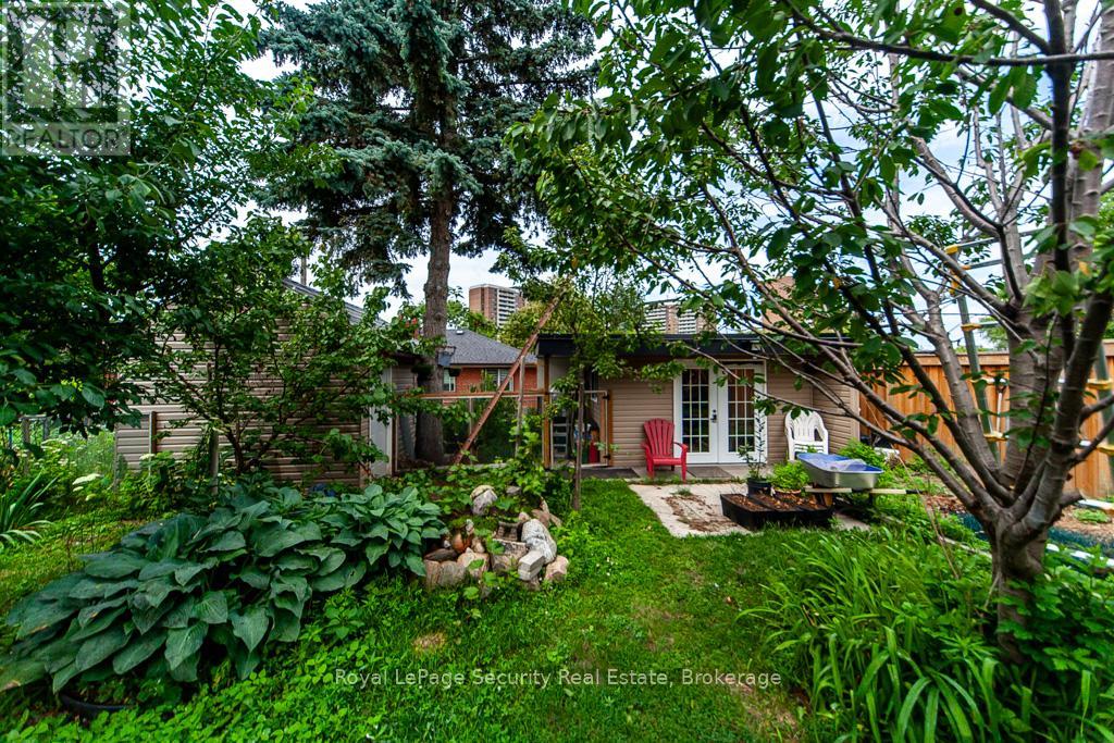 44 Woodgate Drive, Toronto, Ontario  M6N 4W3 - Photo 46 - W12256210