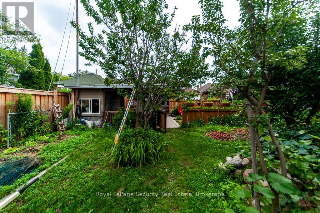 44 Woodgate Drive, Toronto, Ontario  M6N 4W3 - Photo 47 - W12256210