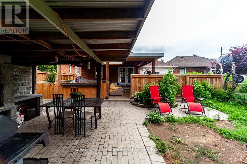 44 Woodgate Drive, Toronto, Ontario  M6N 4W3 - Photo 48 - W12256210