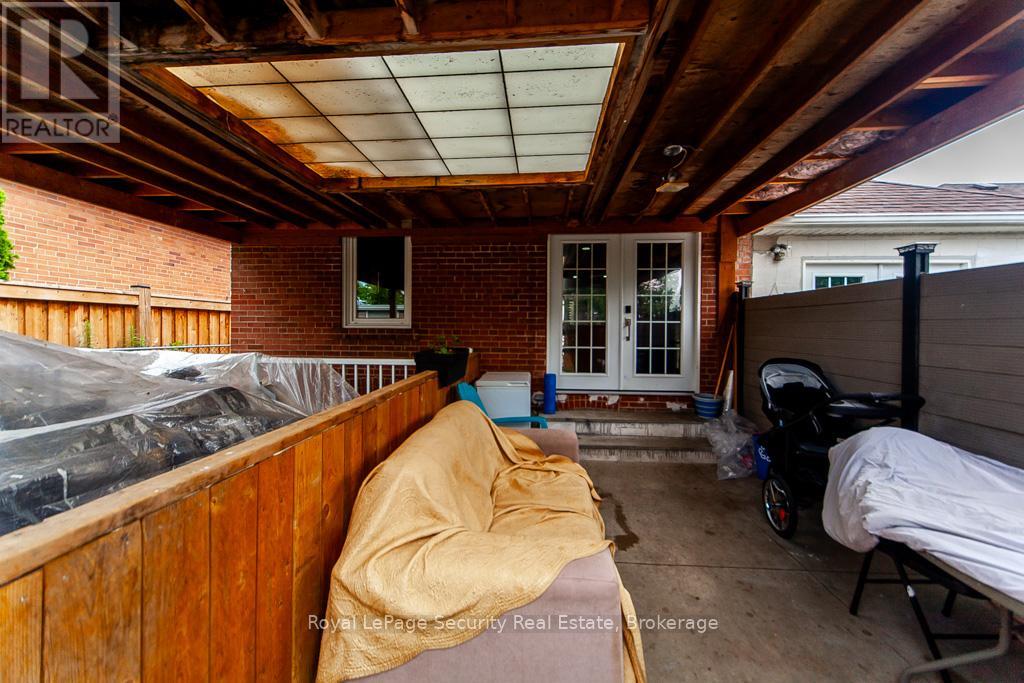 44 Woodgate Drive, Toronto, Ontario  M6N 4W3 - Photo 49 - W12256210