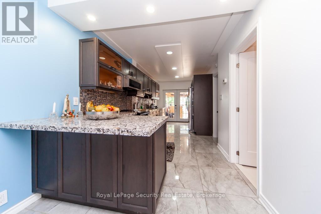 44 Woodgate Drive, Toronto, Ontario  M6N 4W3 - Photo 6 - W12256210