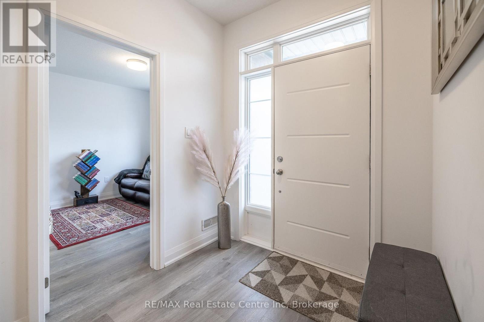 Property at 170 HURON STREET image 2