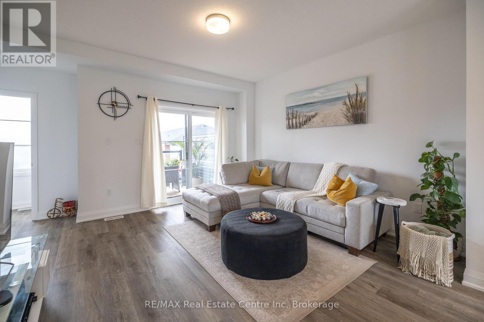 Property at 170 HURON STREET image 3