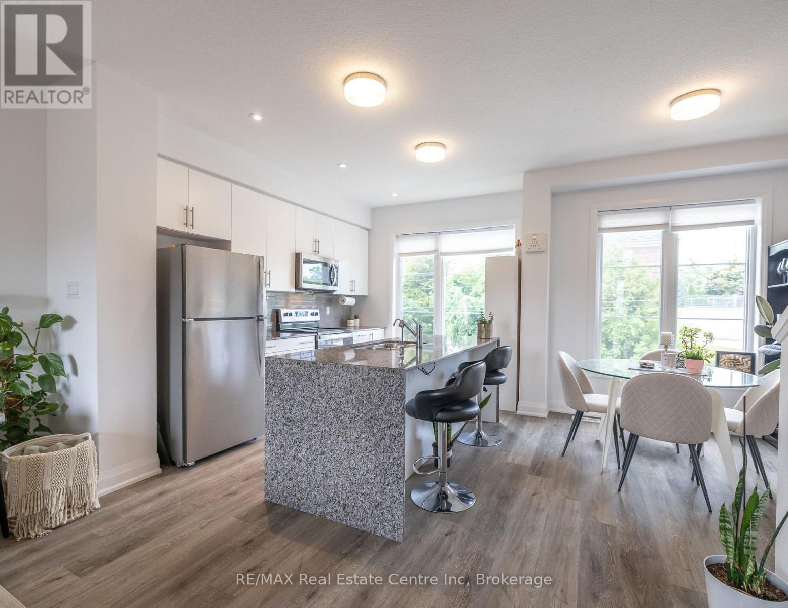 Property at 170 HURON STREET image 5