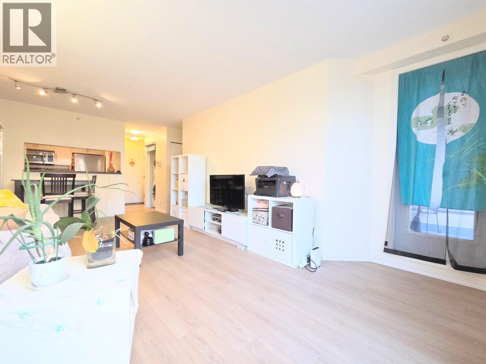 301 5189 GASTON STREET, vancouver, British Columbia V5R6C7