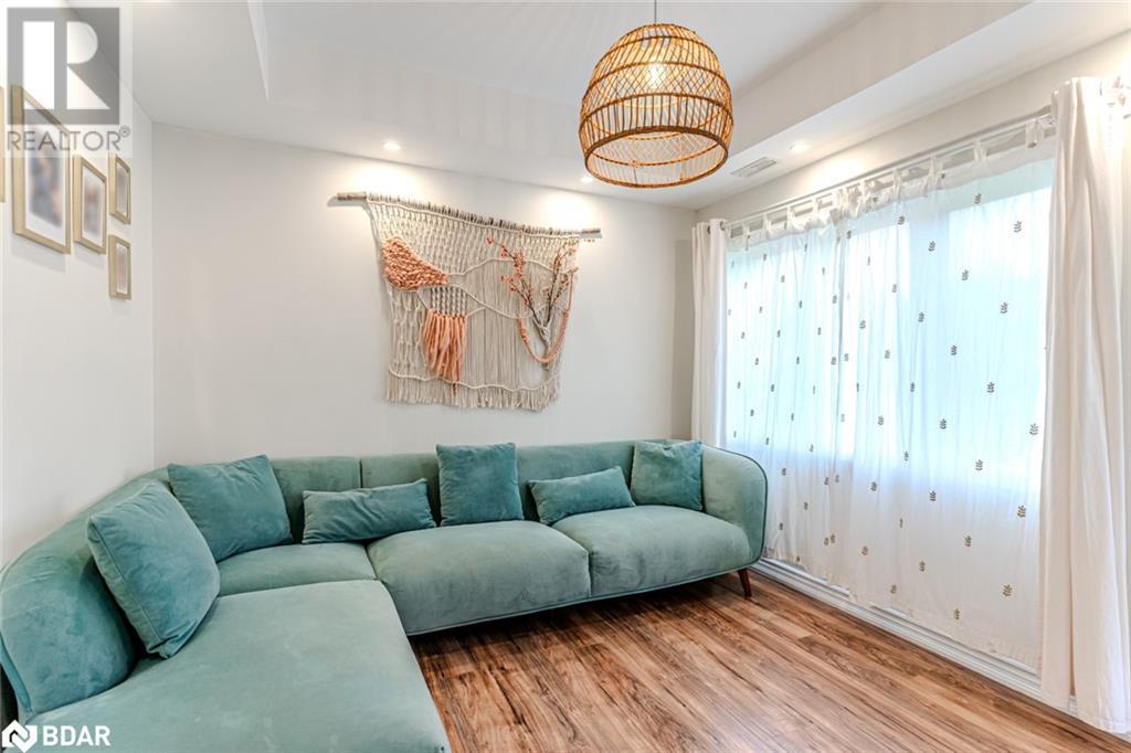 Property at 1011 GILMORE Avenue image 4