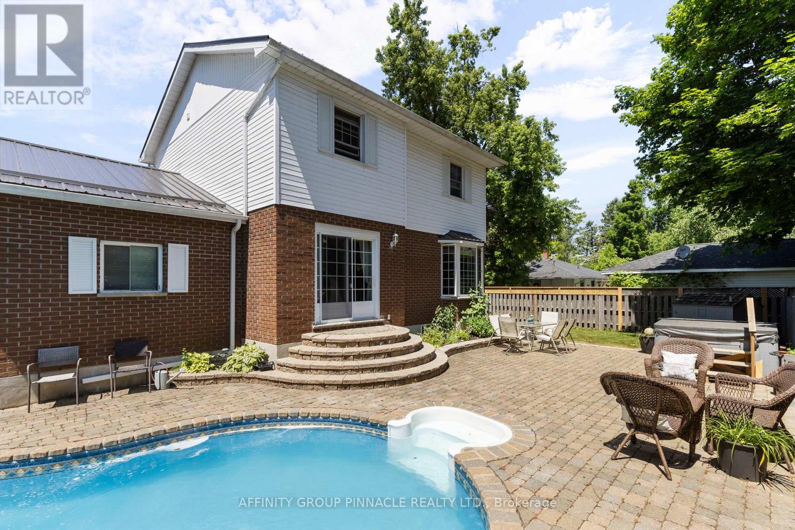 Property at 431 DUNDAS STREET image 5