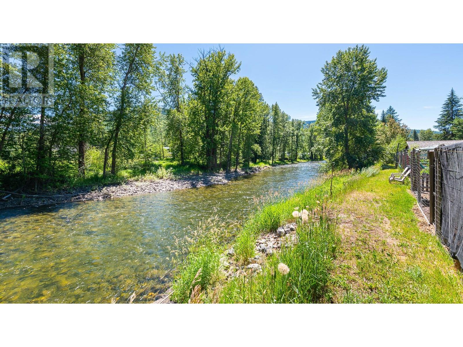 9005 3 & 95 Highway, Yahk, British Columbia  V0B 2P0 - Photo 39 - 10354372