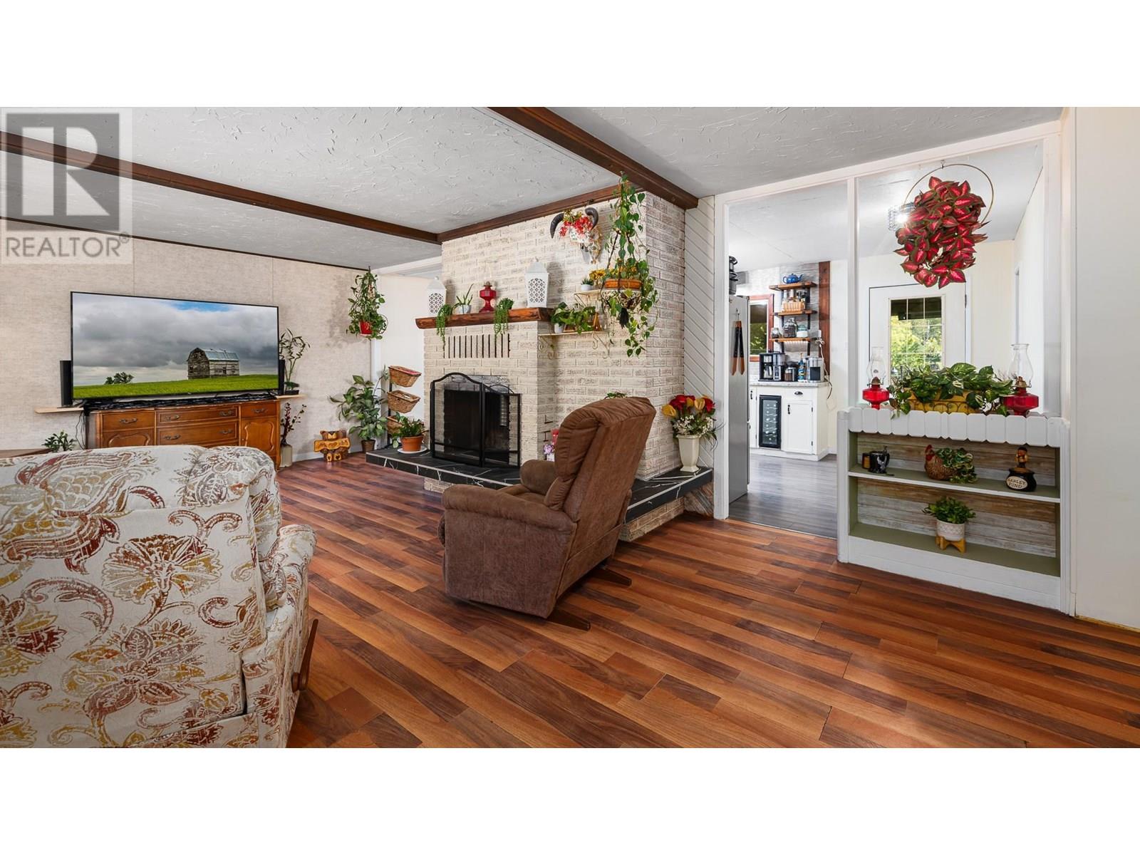 9005 3 & 95 Highway, Yahk, British Columbia  V0B 2P0 - Photo 8 - 10354372