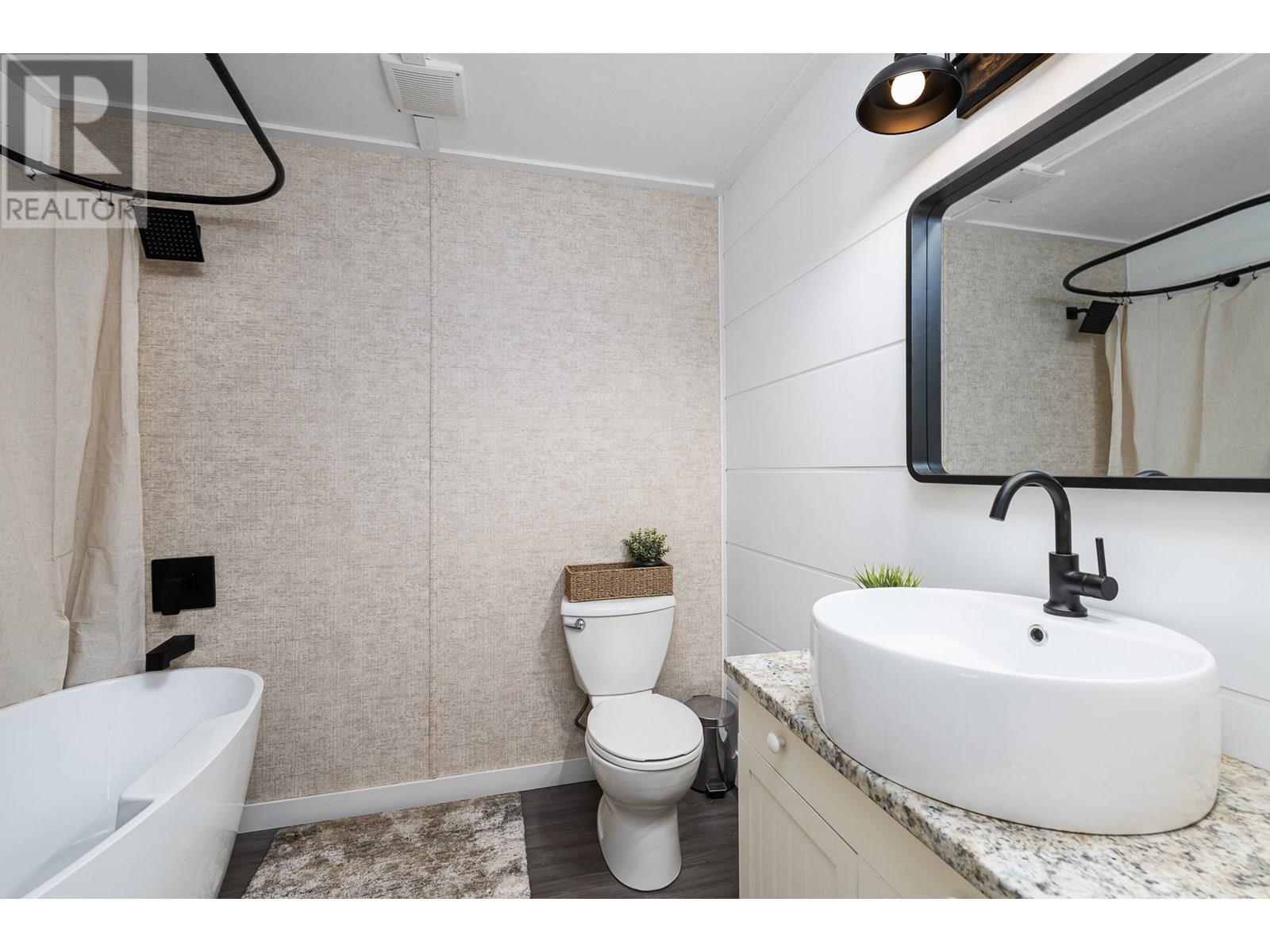 9005 3 & 95 Highway, Yahk, British Columbia  V0B 2P0 - Photo 16 - 10354372