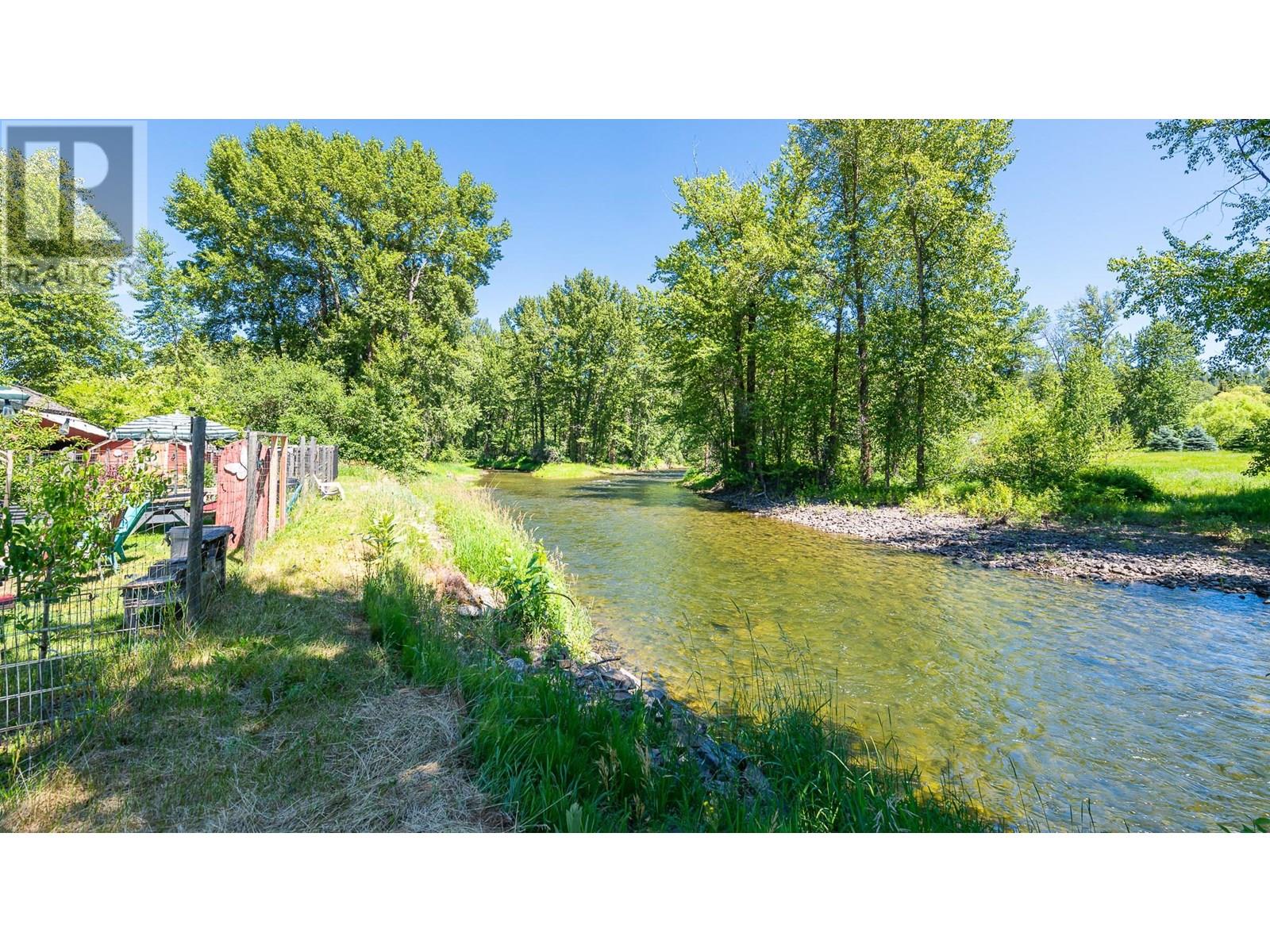 9005 3 & 95 Highway, Yahk, British Columbia  V0B 2P0 - Photo 41 - 10354372