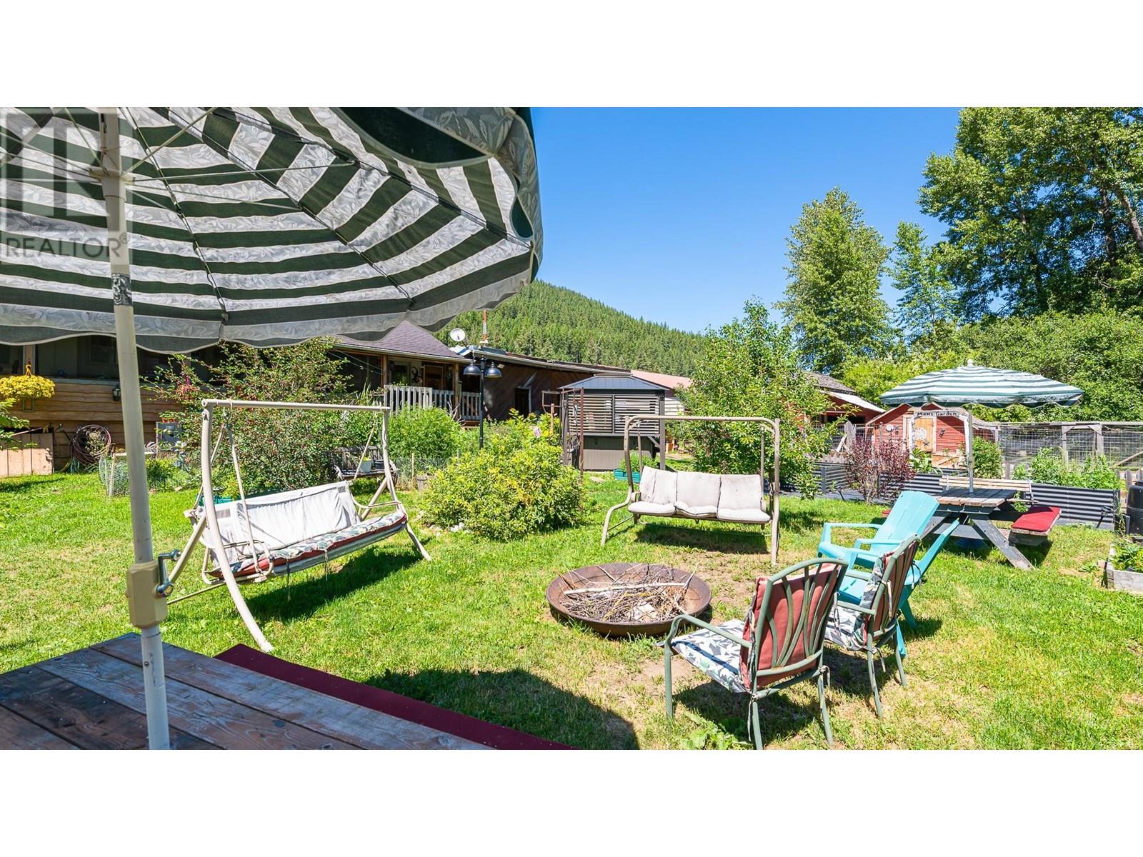 9005 3 & 95 Highway, Yahk, British Columbia  V0B 2P0 - Photo 34 - 10354372