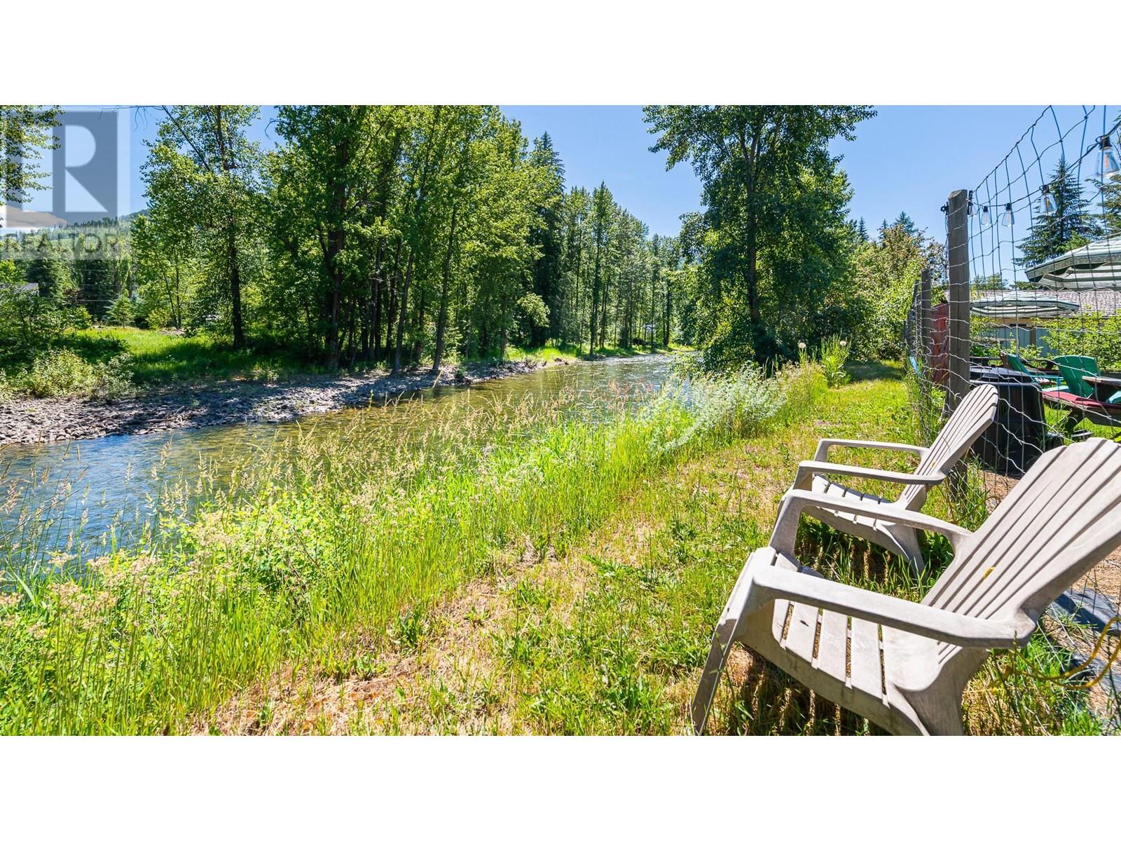 9005 3 & 95 Highway, Yahk, British Columbia  V0B 2P0 - Photo 40 - 10354372