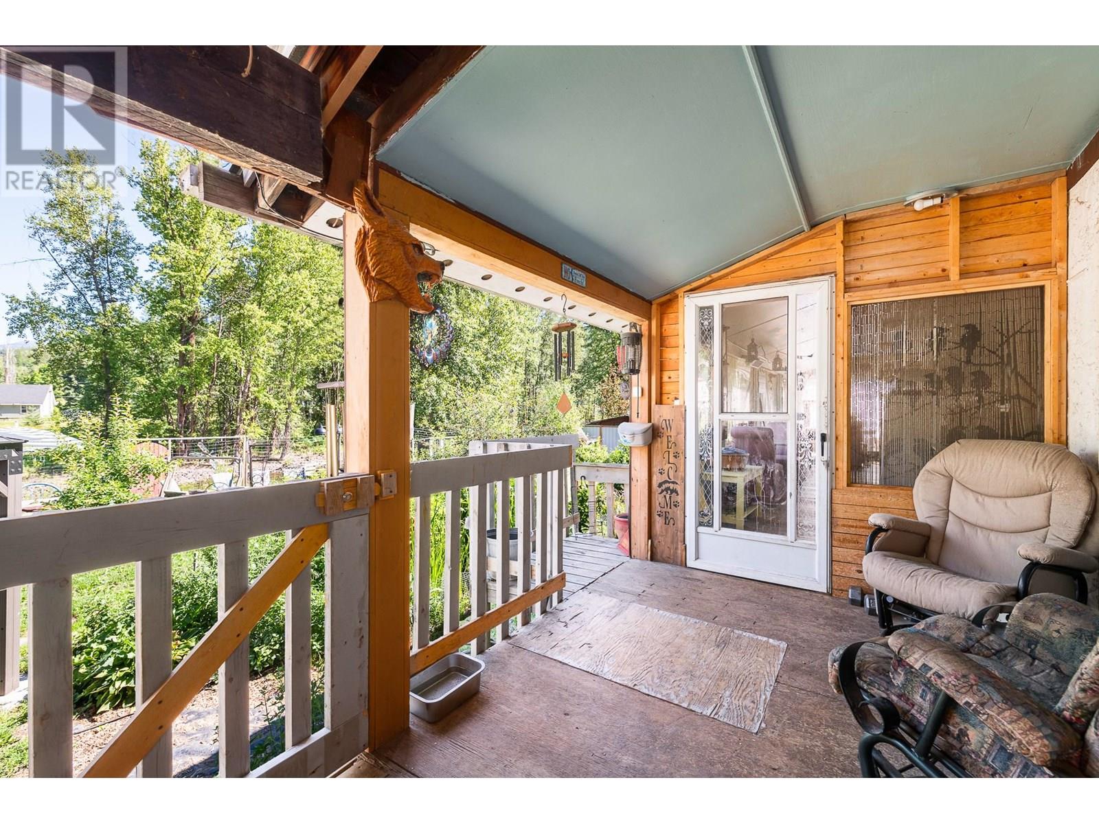 9005 3 & 95 Highway, Yahk, British Columbia  V0B 2P0 - Photo 24 - 10354372