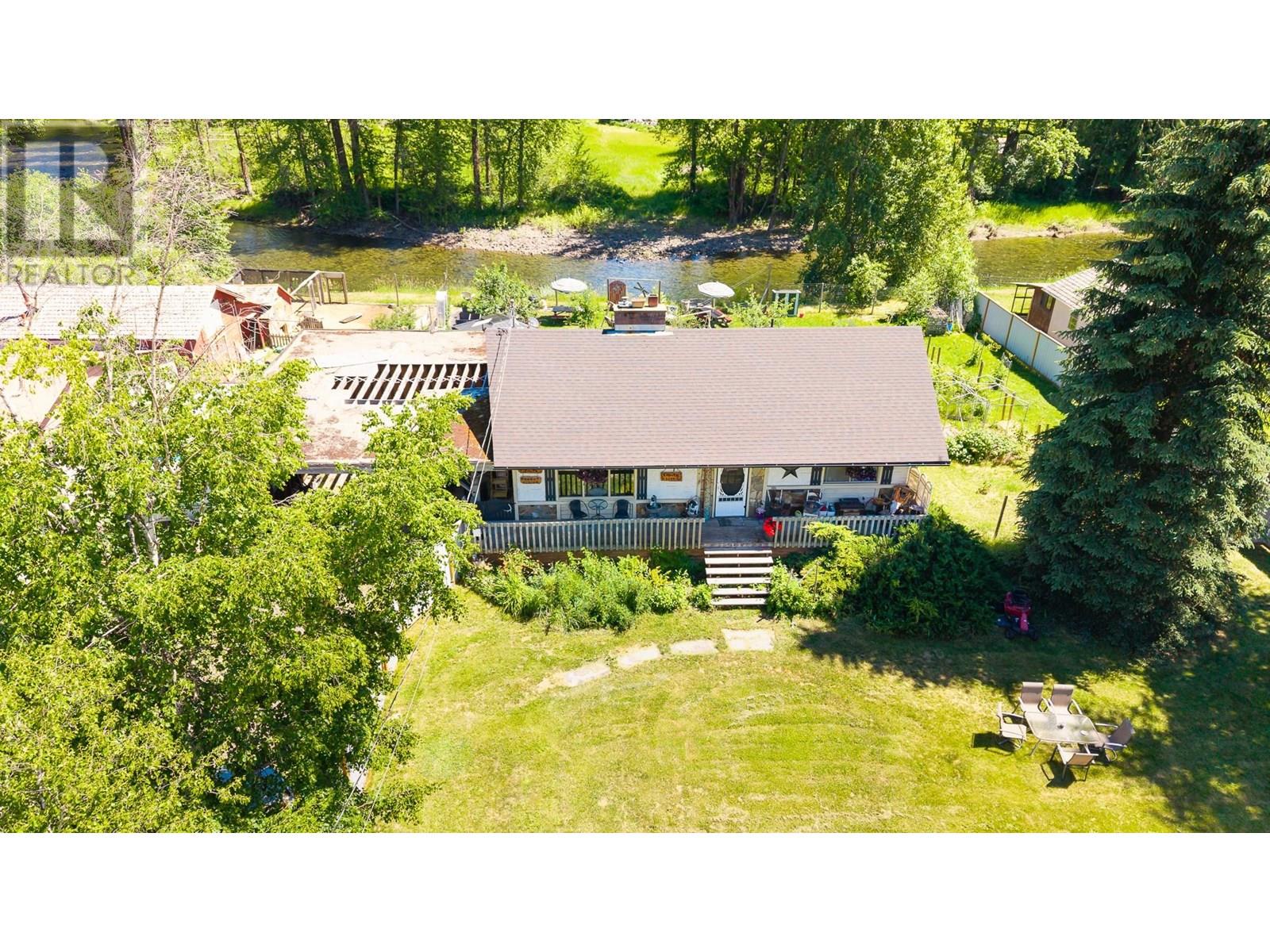 9005 3 & 95 Highway, Yahk, British Columbia  V0B 2P0 - Photo 52 - 10354372