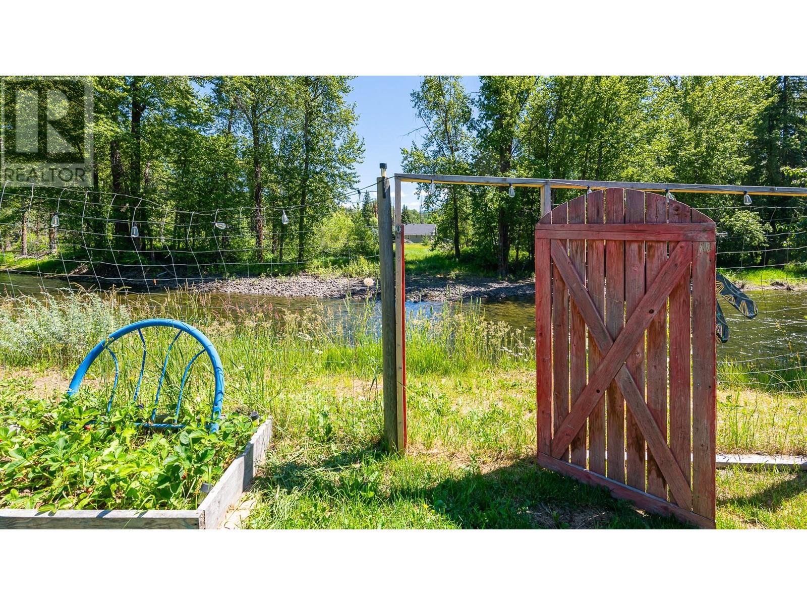 9005 3 & 95 Highway, Yahk, British Columbia  V0B 2P0 - Photo 38 - 10354372