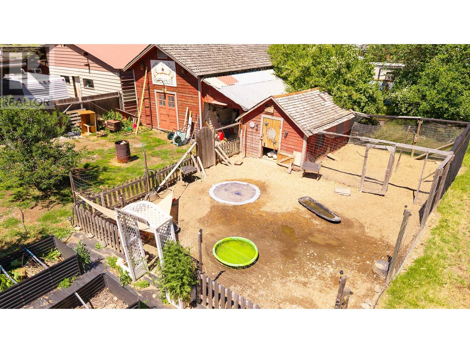 9005 3 & 95 Highway, Yahk, British Columbia  V0B 2P0 - Photo 60 - 10354372