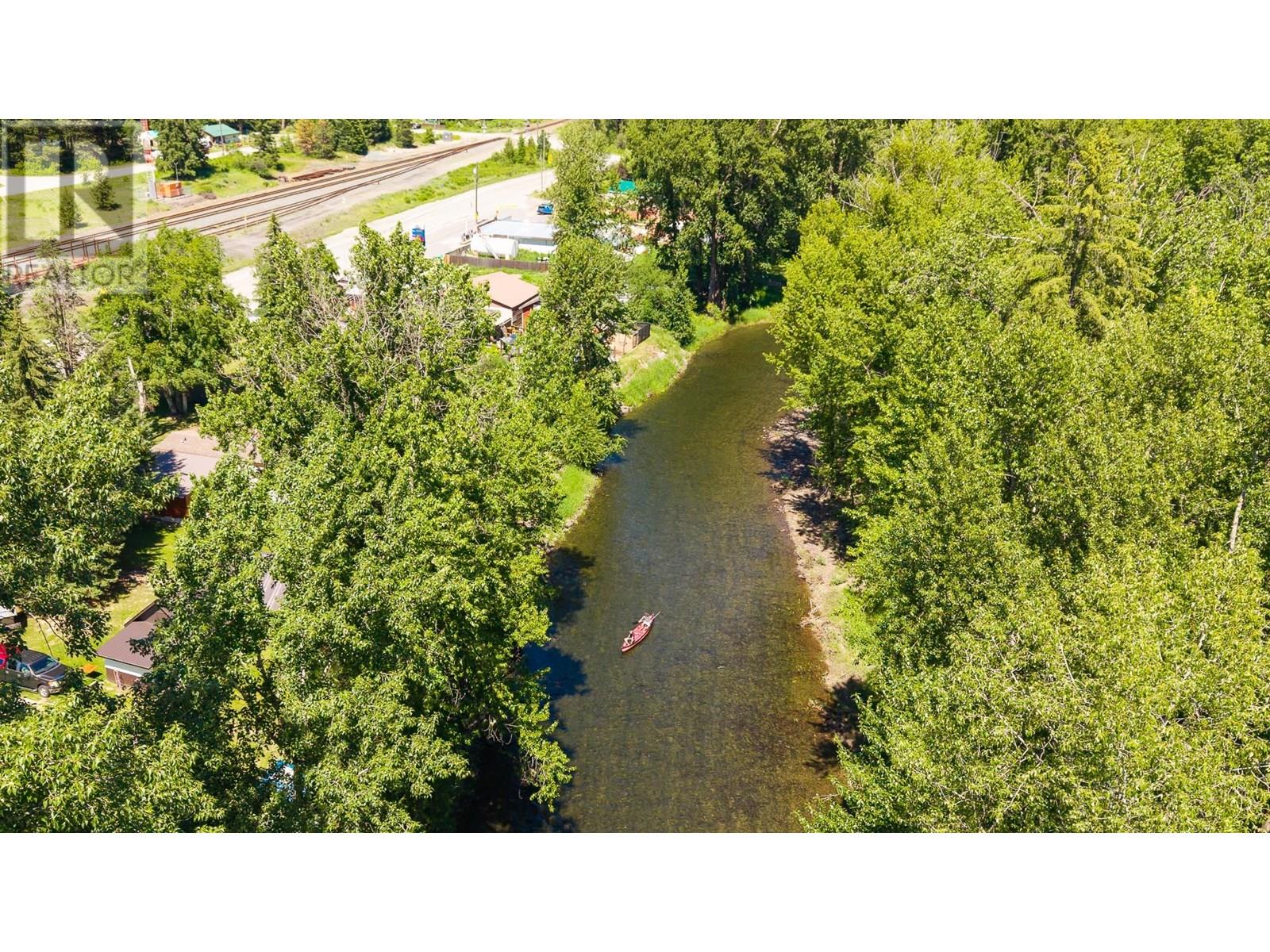 9005 3 & 95 Highway, Yahk, British Columbia  V0B 2P0 - Photo 62 - 10354372