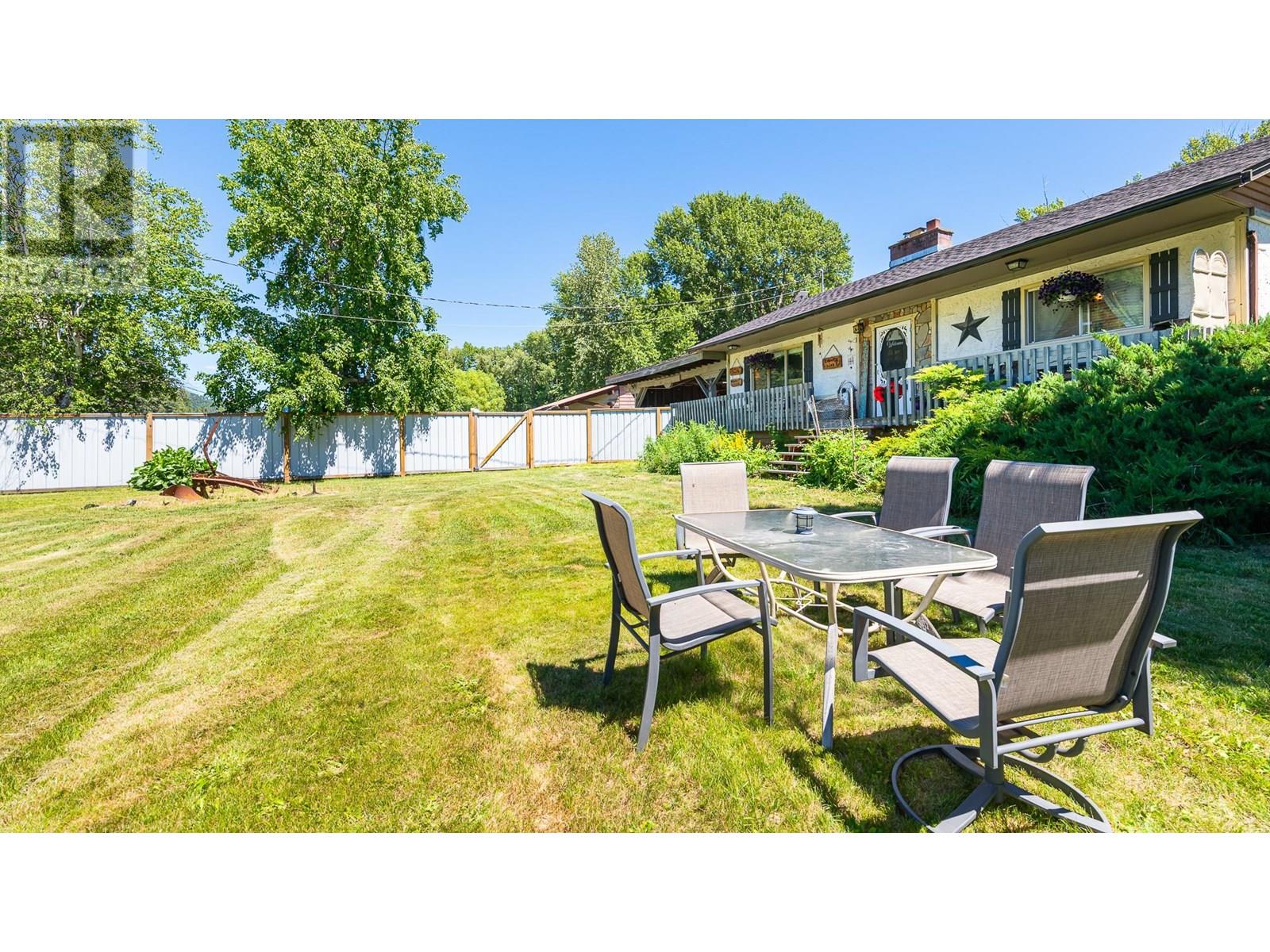 9005 3 & 95 Highway, Yahk, British Columbia  V0B 2P0 - Photo 29 - 10354372