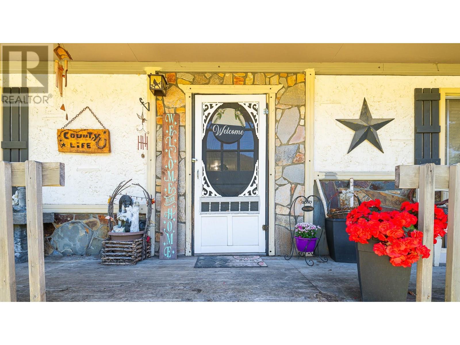 9005 3 & 95 Highway, Yahk, British Columbia  V0B 2P0 - Photo 51 - 10354372