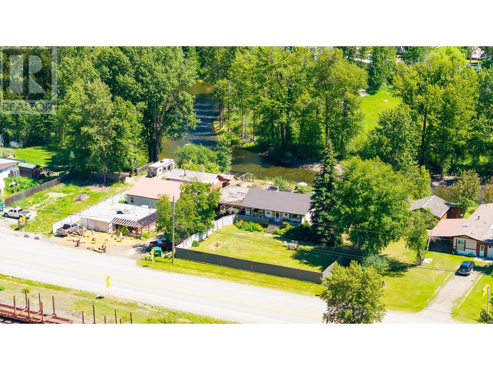 9005 3 & 95 Highway, Yahk, British Columbia  V0B 2P0 - Photo 54 - 10354372