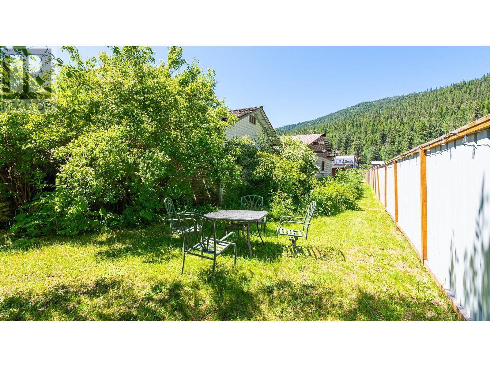 9005 3 & 95 Highway, Yahk, British Columbia  V0B 2P0 - Photo 37 - 10354372