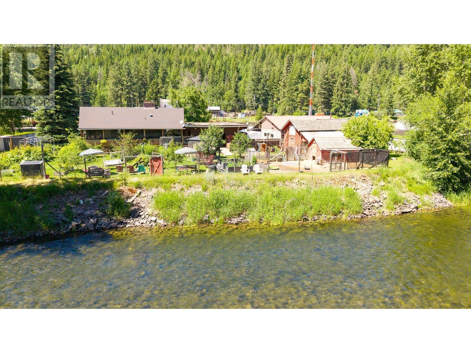 9005 3 & 95 Highway, Yahk, British Columbia  V0B 2P0 - Photo 57 - 10354372