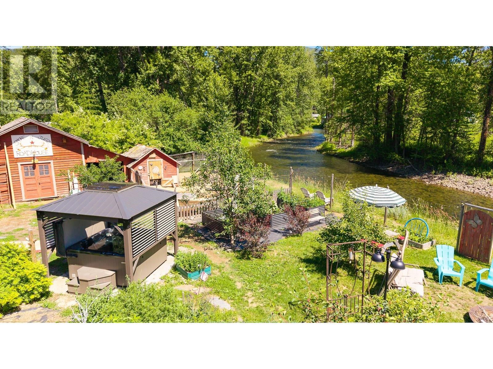 9005 3 & 95 Highway, Yahk, British Columbia  V0B 2P0 - Photo 59 - 10354372