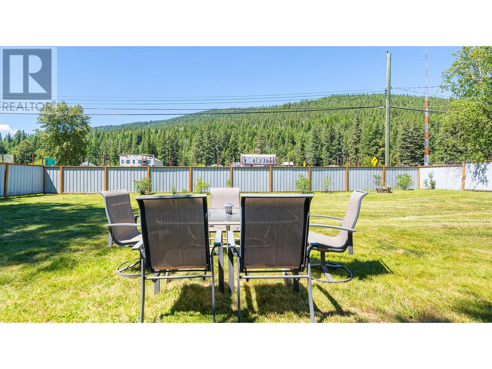 9005 3 & 95 Highway, Yahk, British Columbia  V0B 2P0 - Photo 30 - 10354372