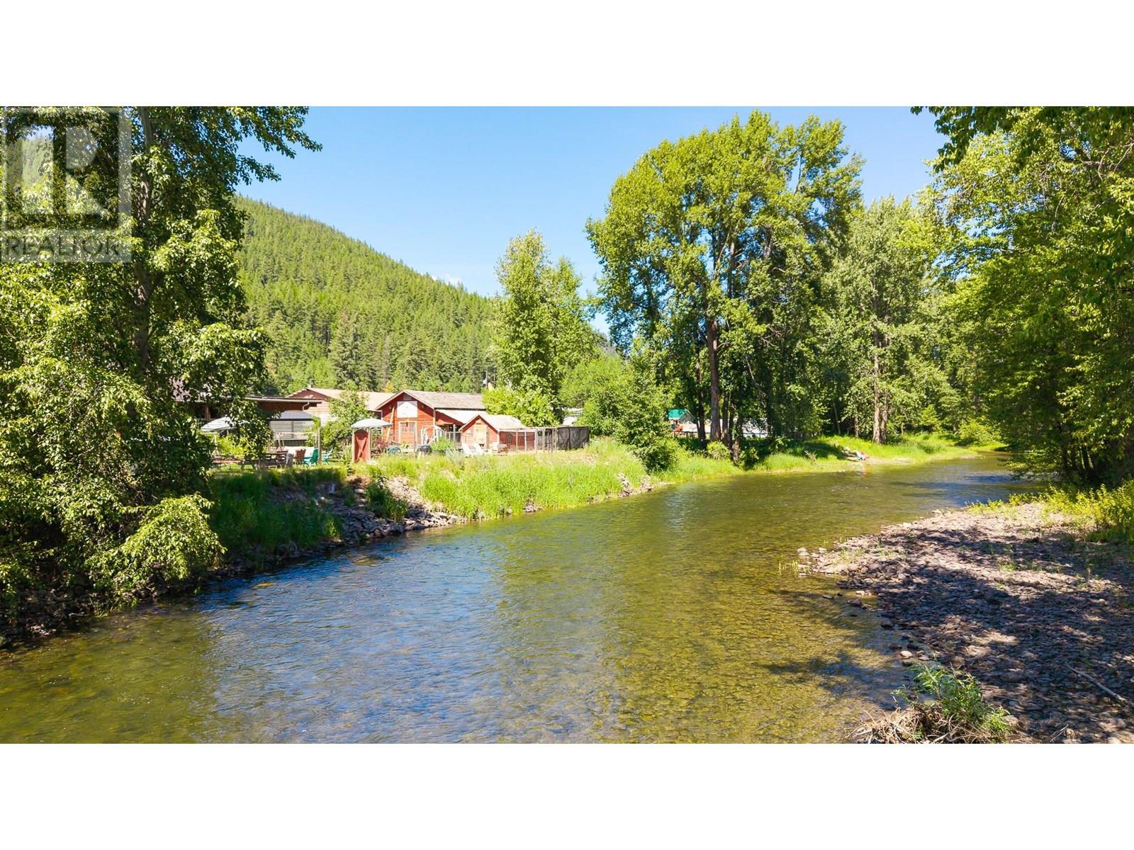 9005 3 & 95 Highway, Yahk, British Columbia  V0B 2P0 - Photo 1 - 10354372