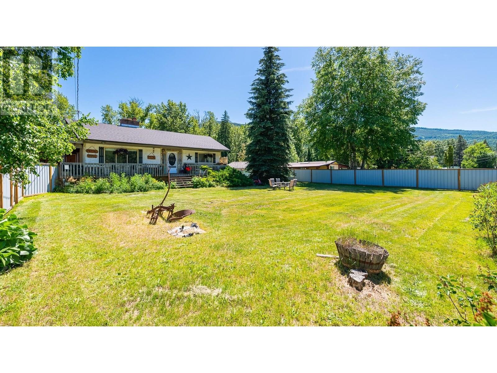 9005 3 & 95 Highway, Yahk, British Columbia  V0B 2P0 - Photo 28 - 10354372