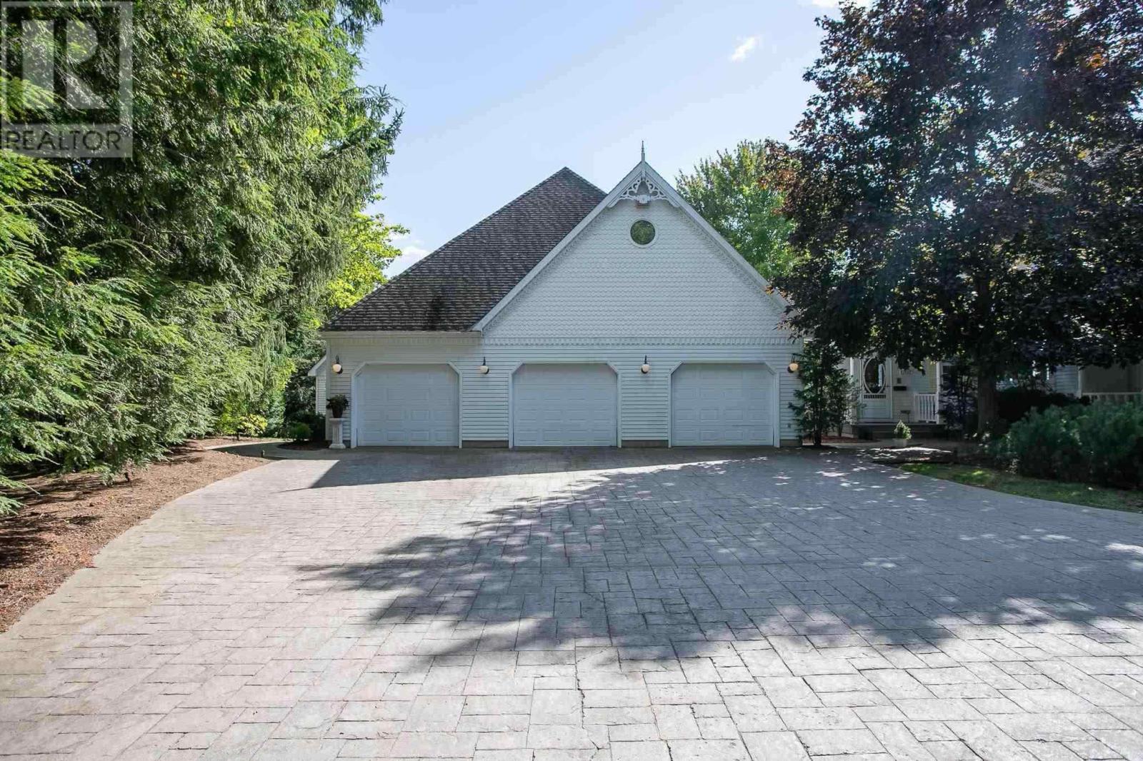 1707 Queen St E, Sault Ste. Marie, Ontario  P6A 2G8 - Photo 3 - SM251747