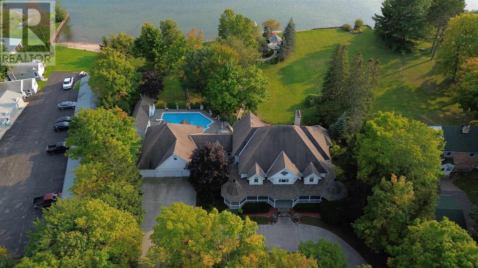 1707 Queen St E, Sault Ste. Marie, Ontario  P6A 2G8 - Photo 6 - SM251747