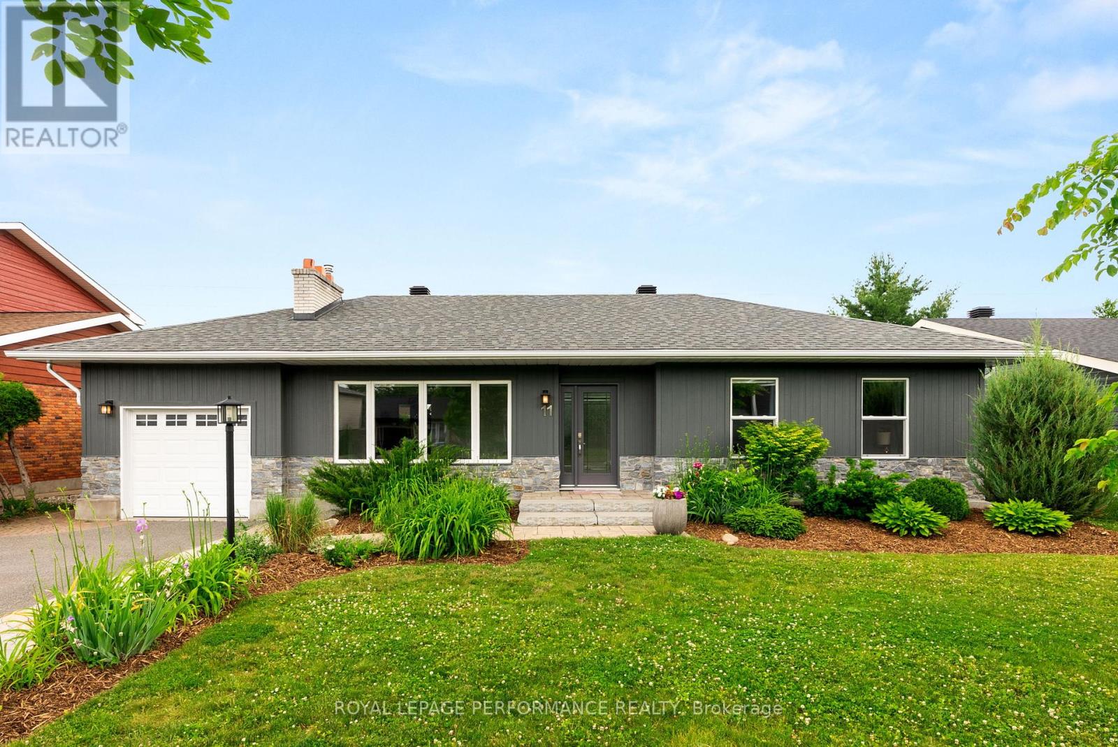 Property at 11 PARKLAND CRESCENT image 1
