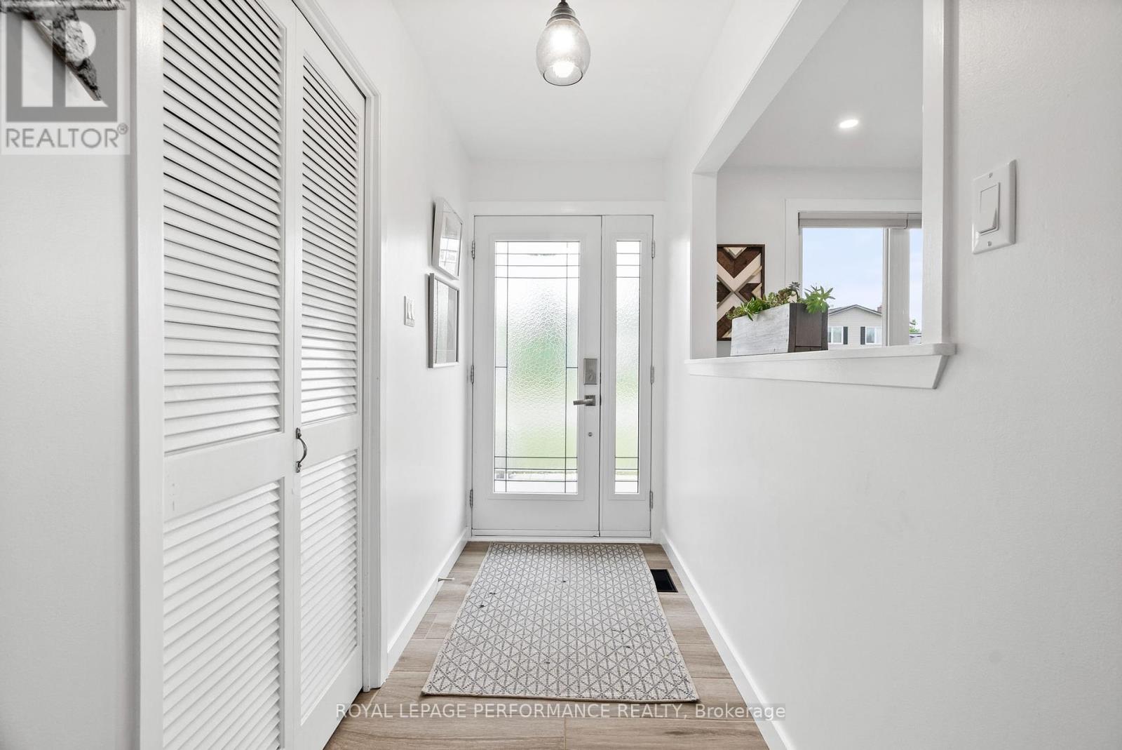 Property at 11 PARKLAND CRESCENT image 3