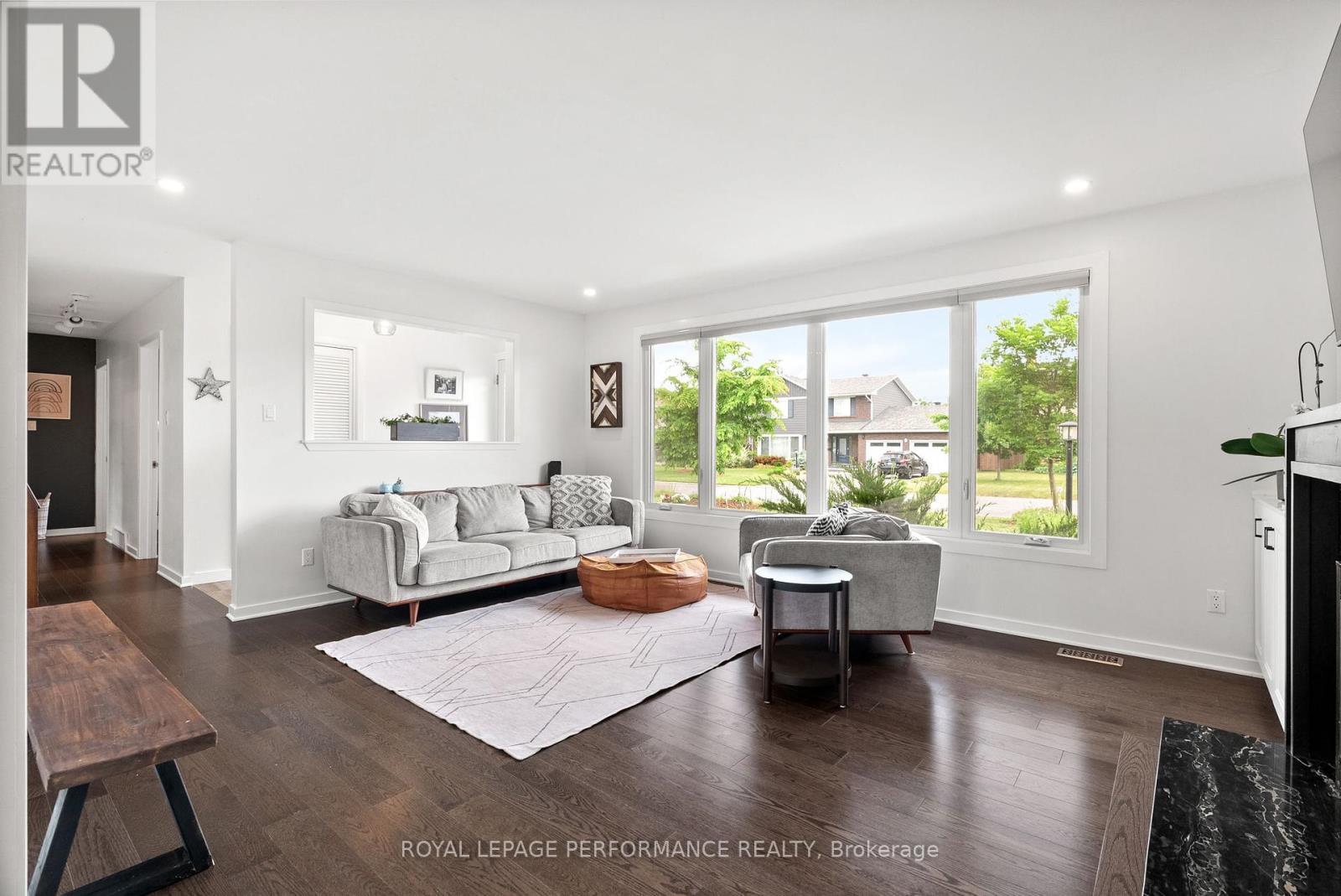 Property at 11 PARKLAND CRESCENT image 4