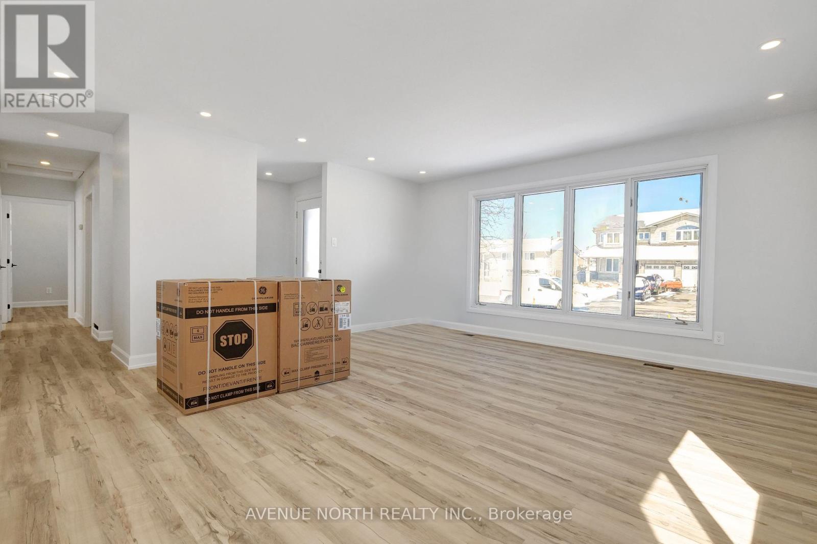882 Balsam Drive, Ottawa, Ontario  K1E 1B5 - Photo 11 - X12256520