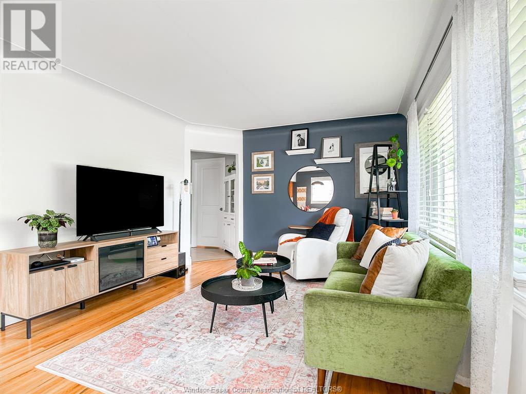 Property at 2551 ASKIN image 4