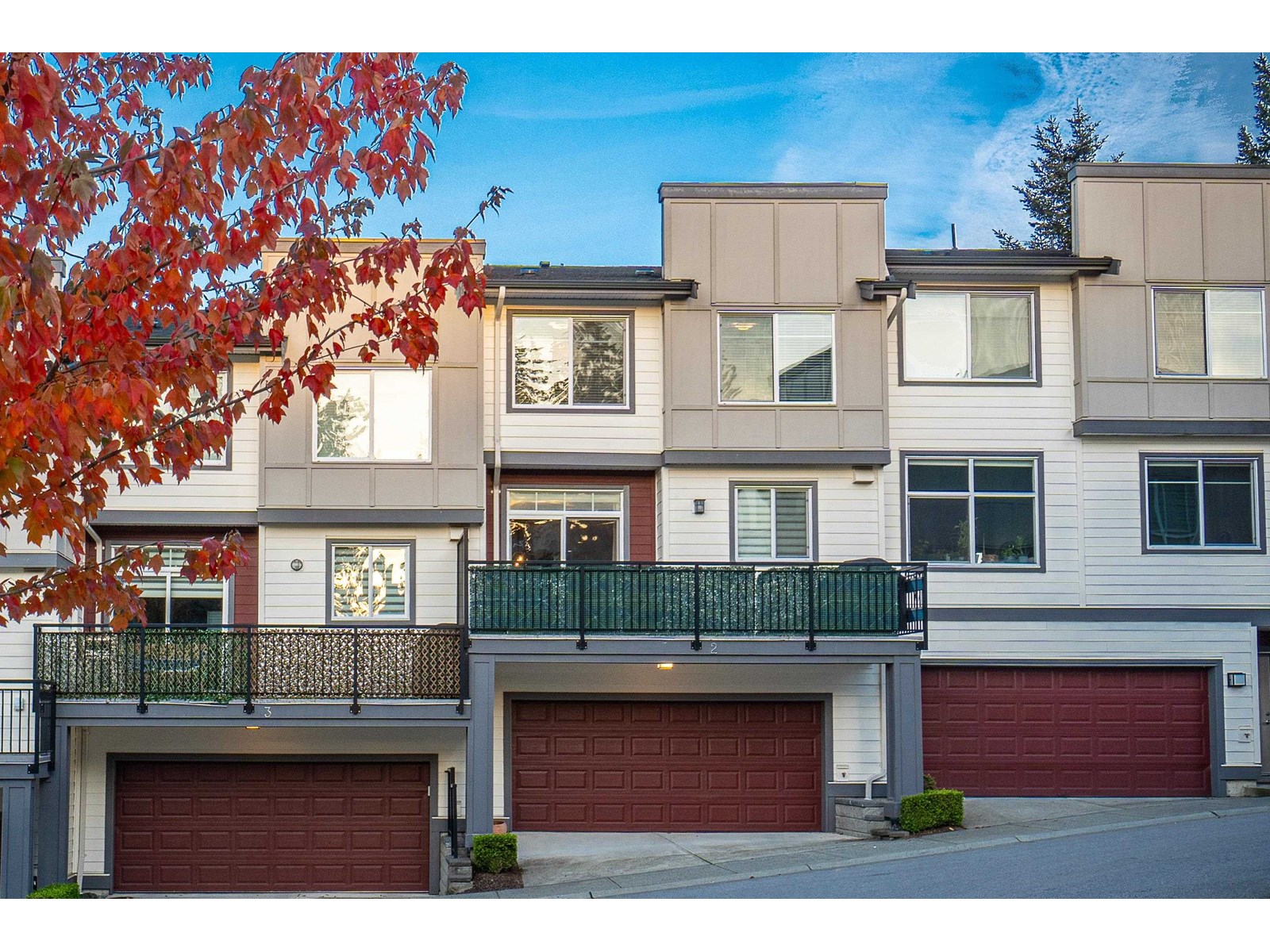 Property at 2 15633 MOUNTAIN VIEW DRIVE image 3
