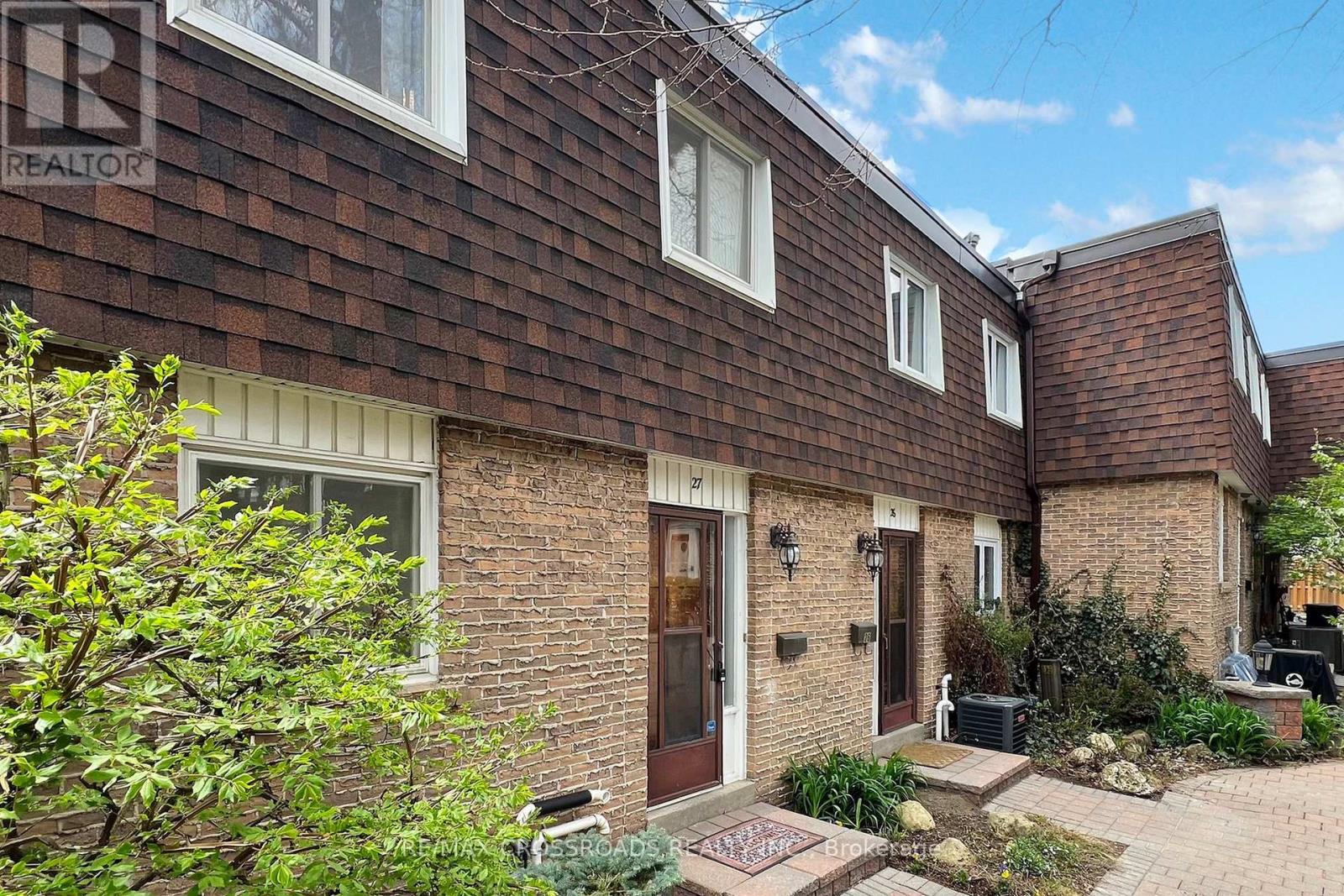 Property at 27 - 27 THE CARRIAGE WAY image 2
