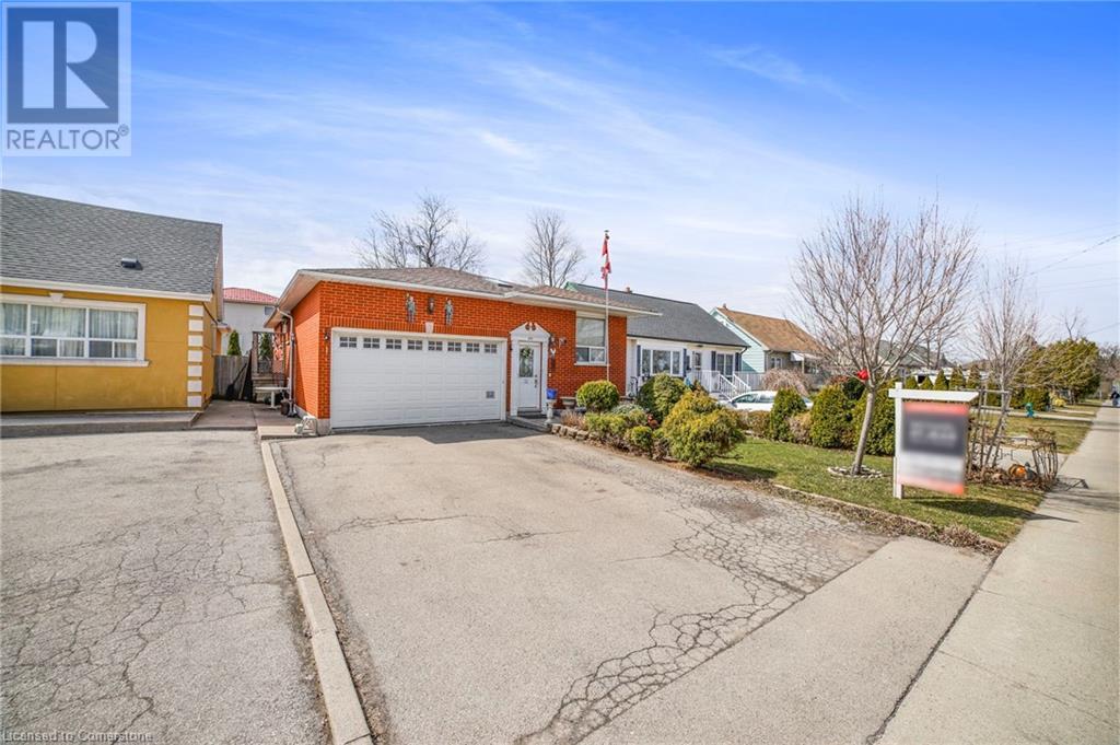 Property at 576 STONE CHURCH Road E image 2