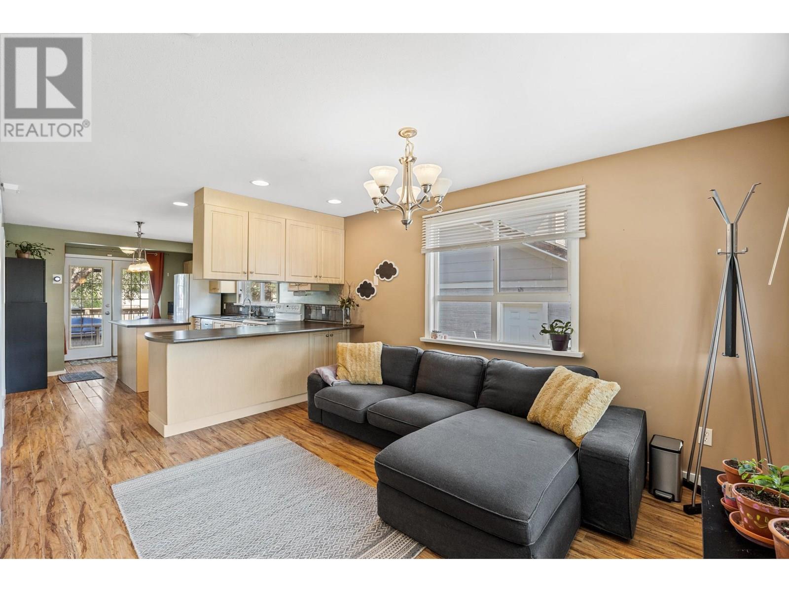 Property at 320 MCGOWAN Avenue image 4