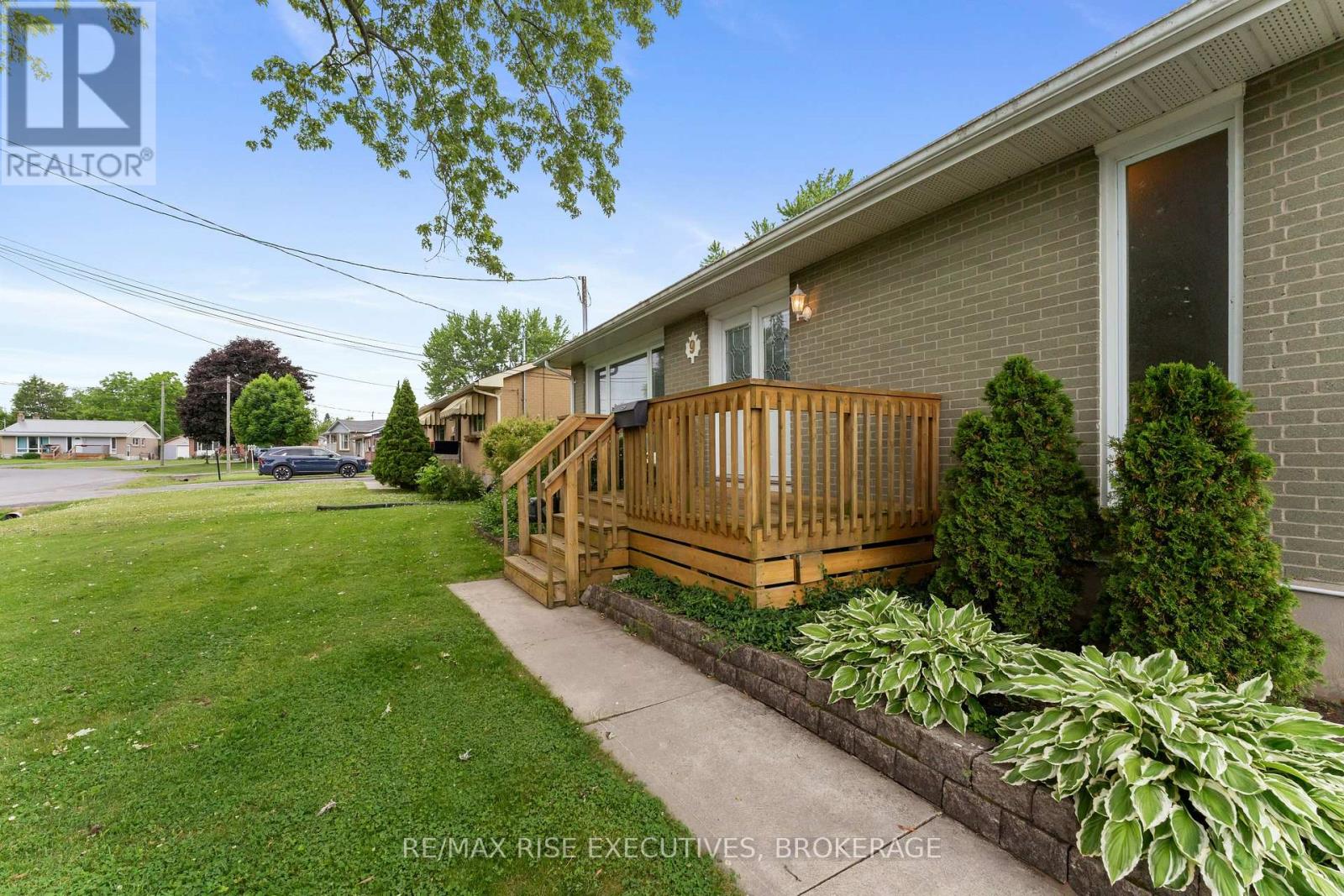 Property at 9 HENRY CRESCENT image 2