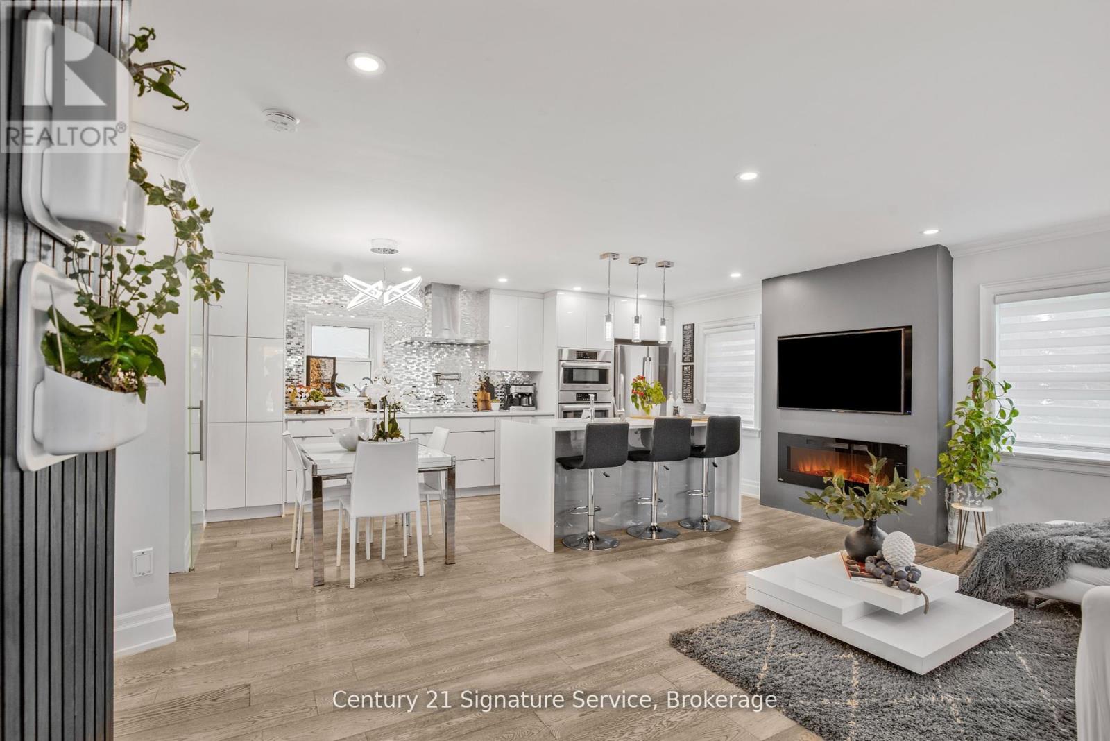 Property at 33 MCINTOSH AVENUE image 4
