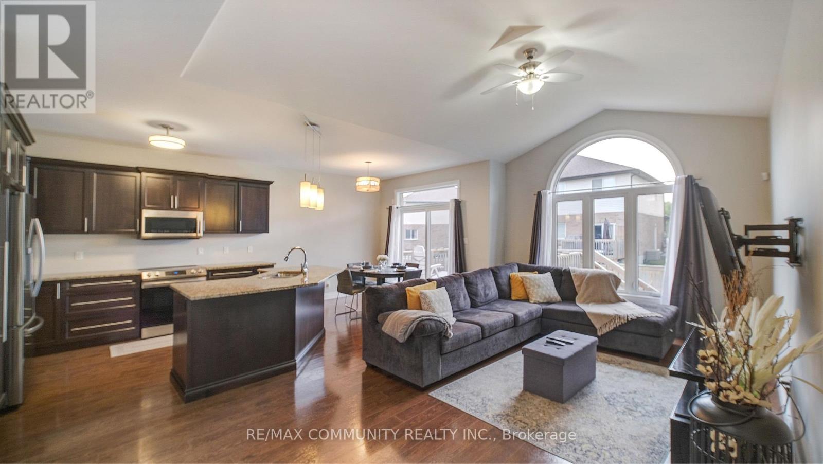 11 Stonecrest Boulevard, Quinte West, Ontario  K8R 0A3 - Photo 10 - X12256406