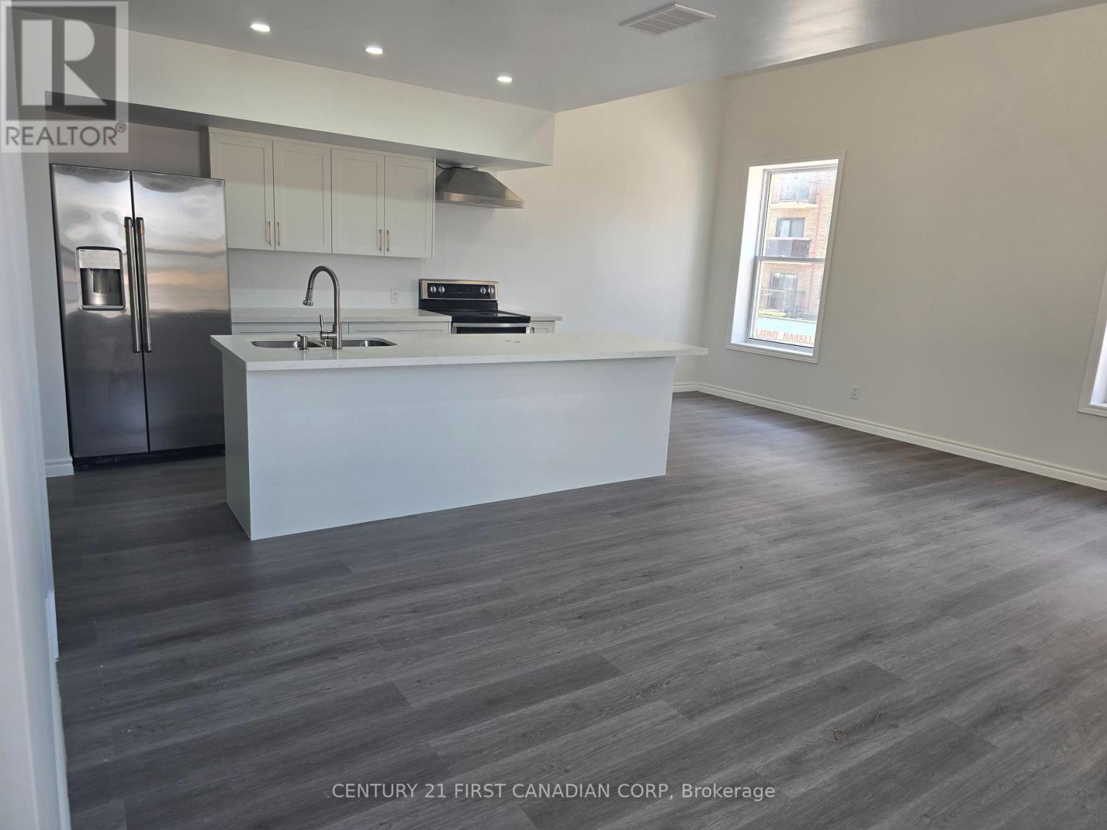 Upper - 387 Maitland Street, London East, Ontario  N6B 1W1 - Photo 3 - X12168513